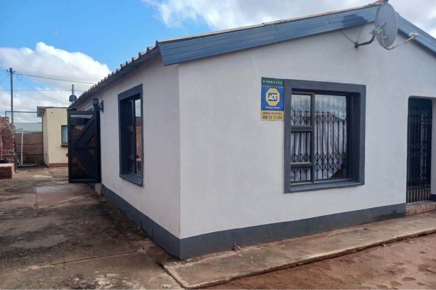 2 Bedroom Property for Sale in Roodepan Northern Cape